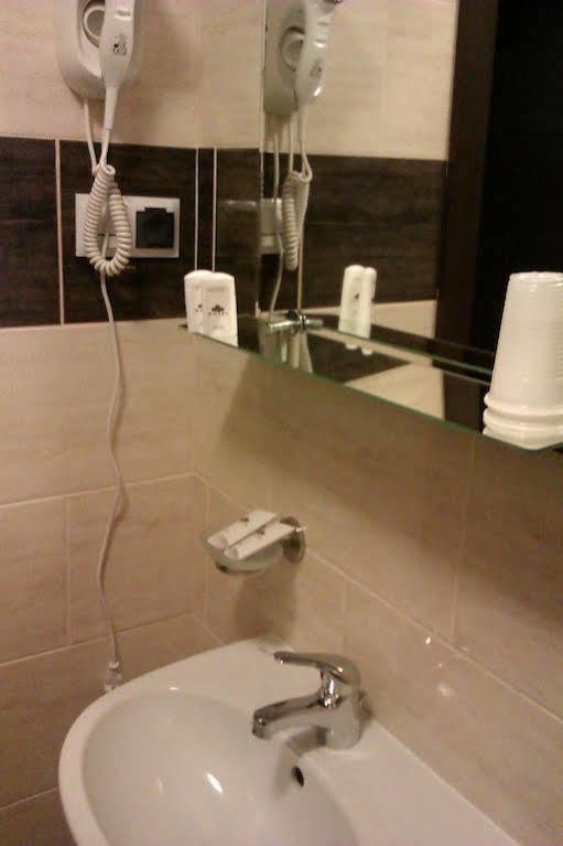 Hotel Platinum ฮรูบิเอสชู ภายนอก รูปภาพ