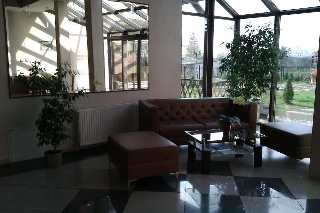 Hotel Platinum ฮรูบิเอสชู ภายนอก รูปภาพ