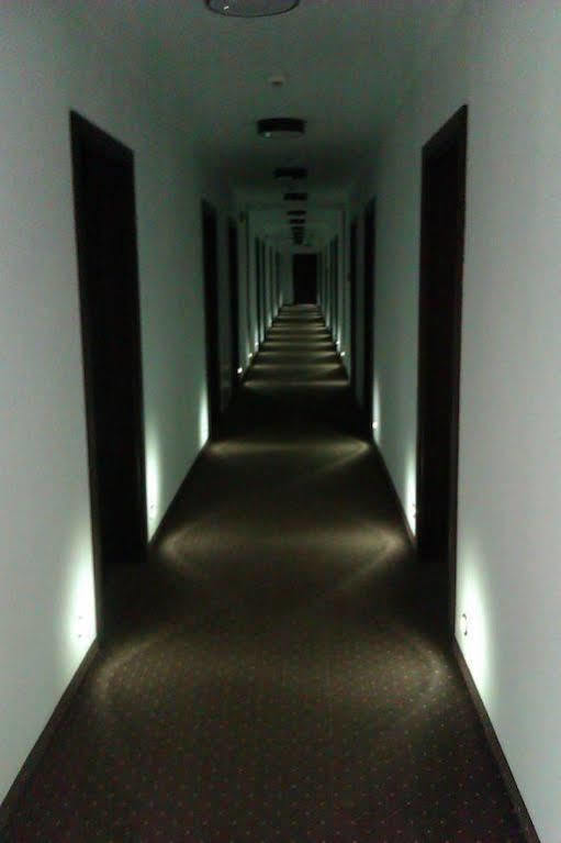 Hotel Platinum ฮรูบิเอสชู ภายนอก รูปภาพ
