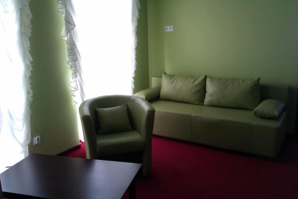 Hotel Platinum ฮรูบิเอสชู ภายนอก รูปภาพ