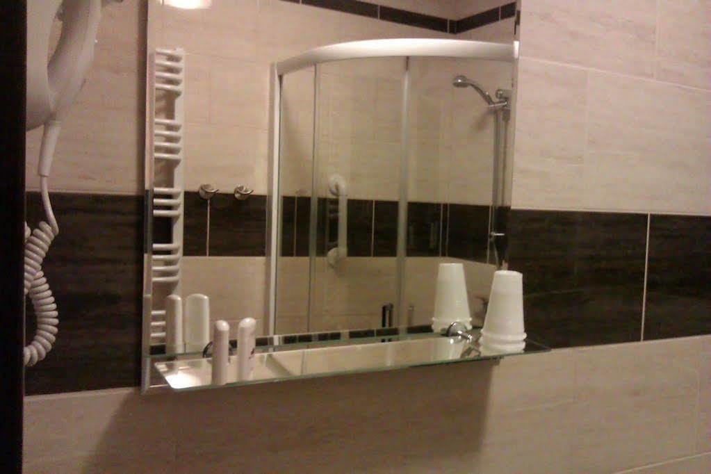 Hotel Platinum ฮรูบิเอสชู ภายนอก รูปภาพ