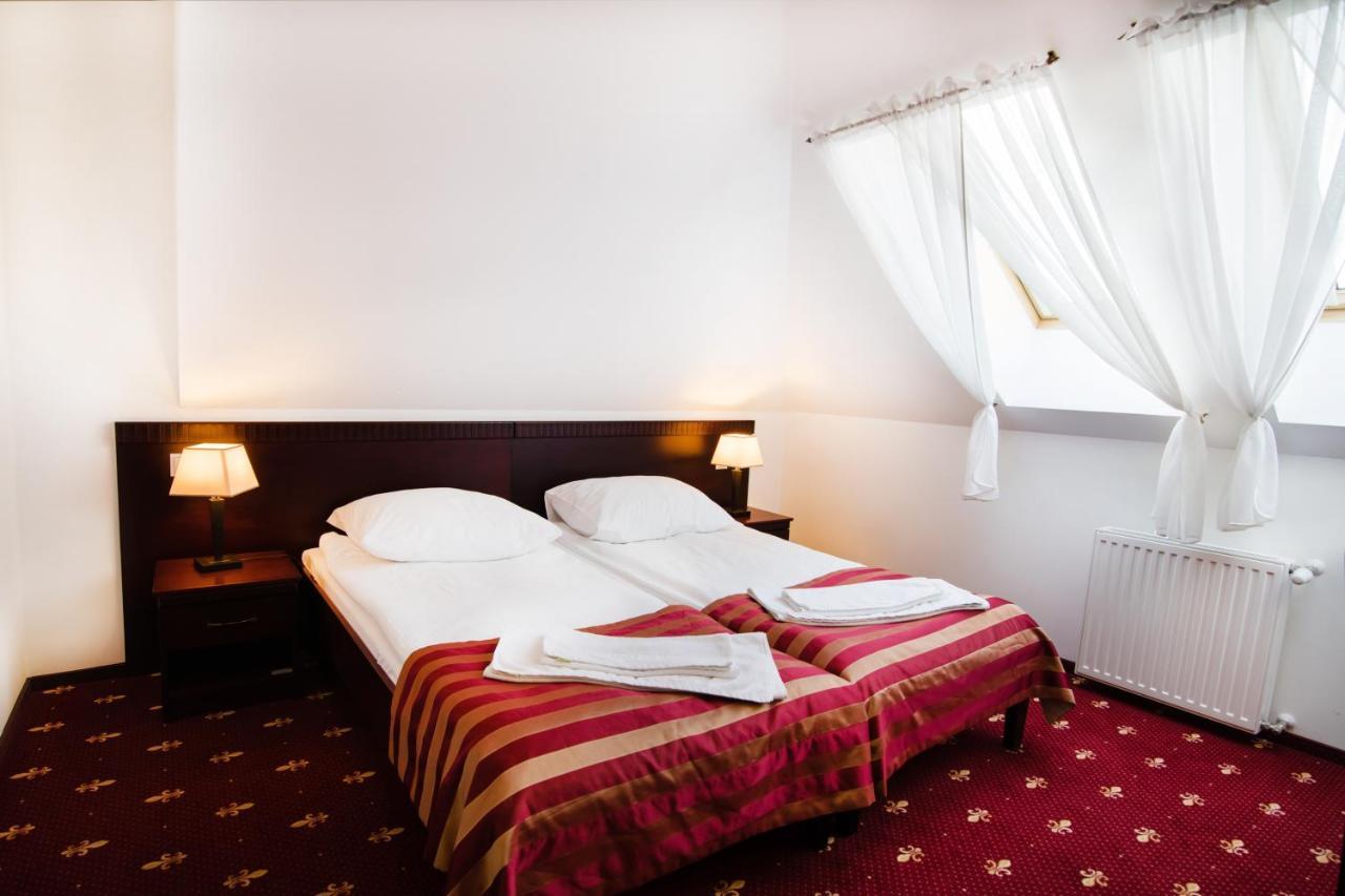 Hotel Platinum ฮรูบิเอสชู ภายนอก รูปภาพ