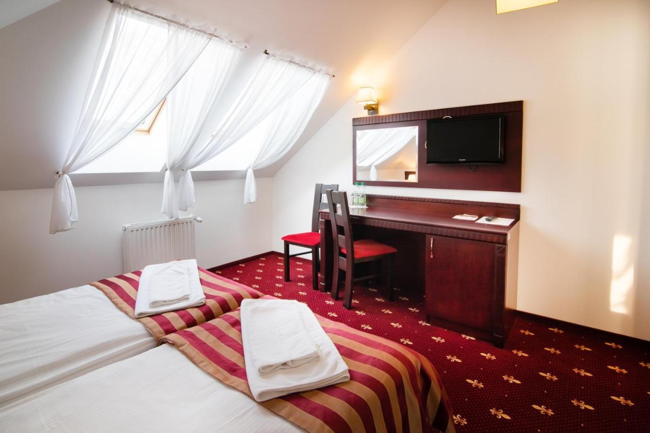Hotel Platinum ฮรูบิเอสชู ภายนอก รูปภาพ