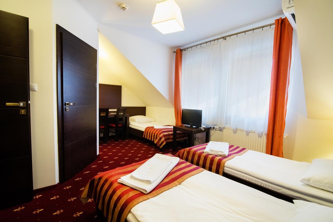 Hotel Platinum ฮรูบิเอสชู ภายนอก รูปภาพ